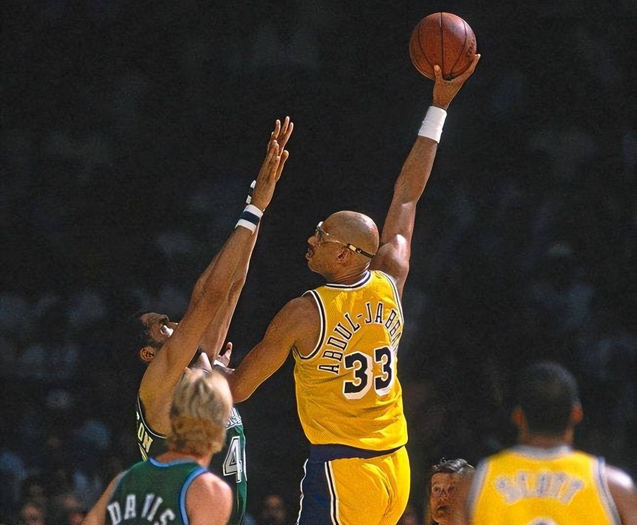 拜仁稳居榜 拜仁稳居榜